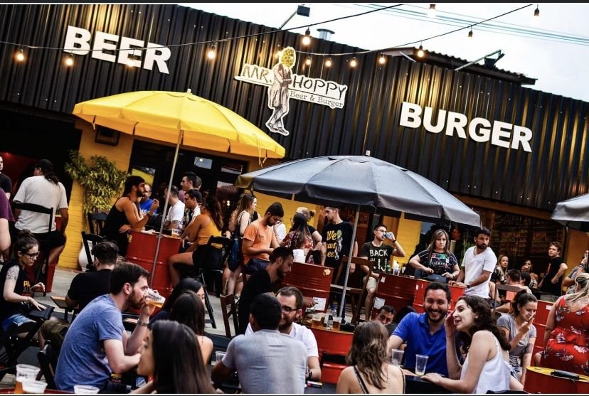 Guarda-sóis Mr Hoppy em beer garden